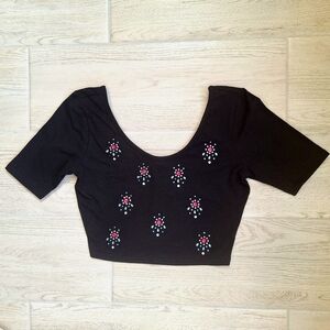 Bongo Women's Black Multi Color Embellished Short Sleeved Cropped Top - Large